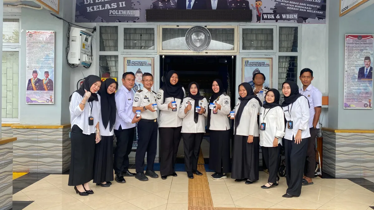 Bapas Polewali Gelar Tes Urine Bagi Seluruh Jajaran Pegawai