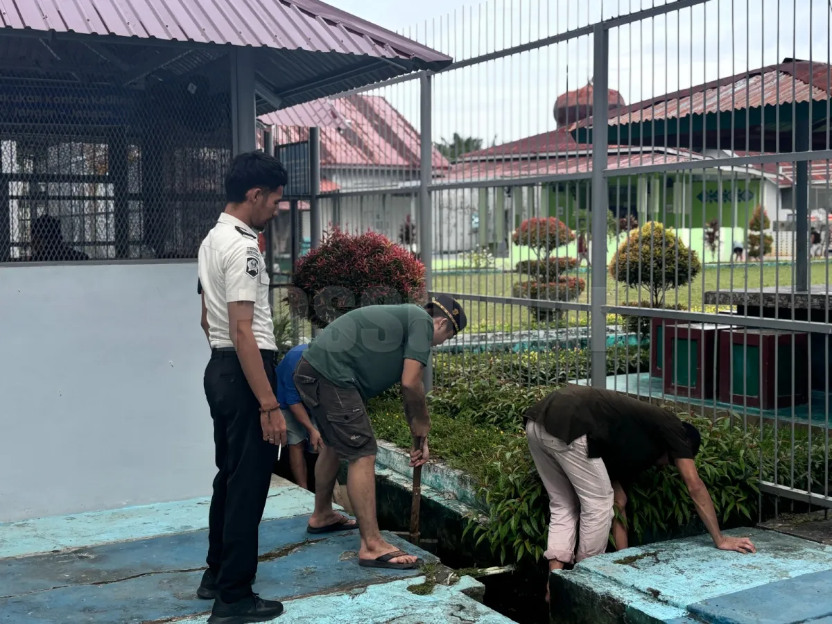 Belajar Disiplin, Tahanan Baru rutan pasangkayu Bersihkan Area Kantor