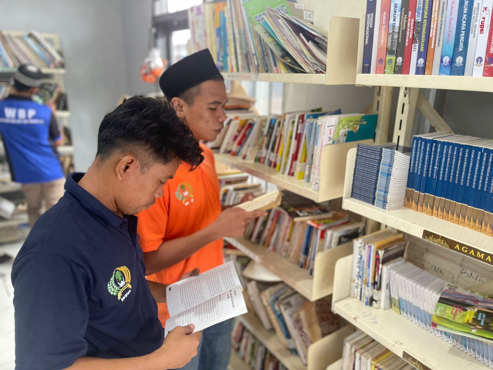 Budayakan Gemar Membaca, Warga Binaan Rutan Mamuju Aktif Kunjungi Perpustakaan