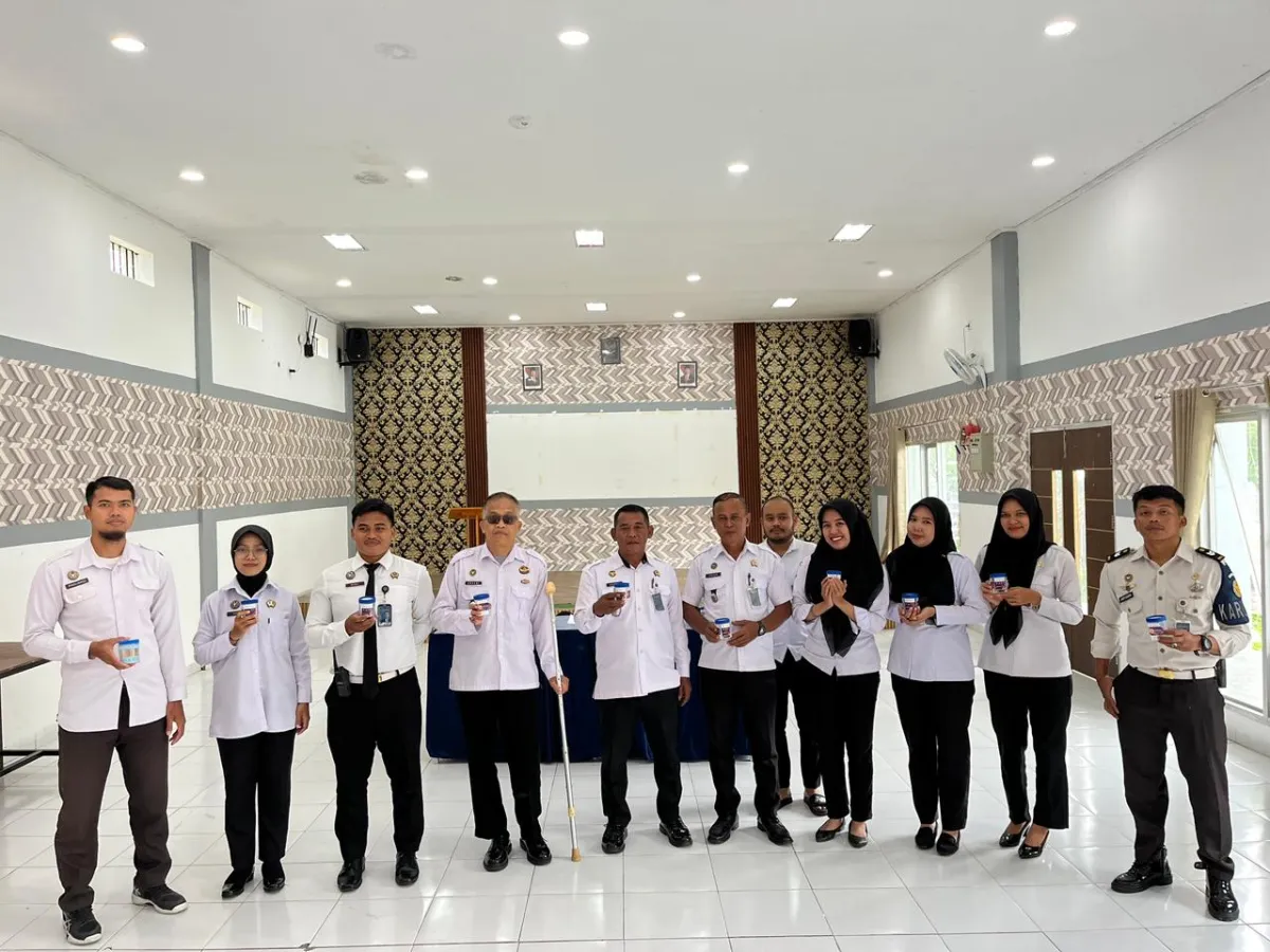 Cegah Penyalahgunaan Narkoba, LPKA Mamuju Laksanakan Tes Urine Warga Binaan dan Pegawai