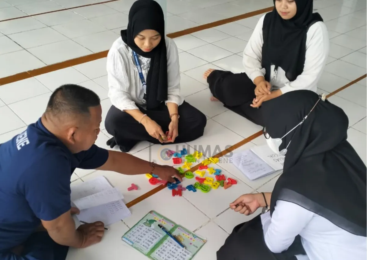 Ciptakan Kreativitas dalam Pembelajaran, Rutan Majene Gelar Kelas Belajar Aksara Menggunakan Media Balok Huruf