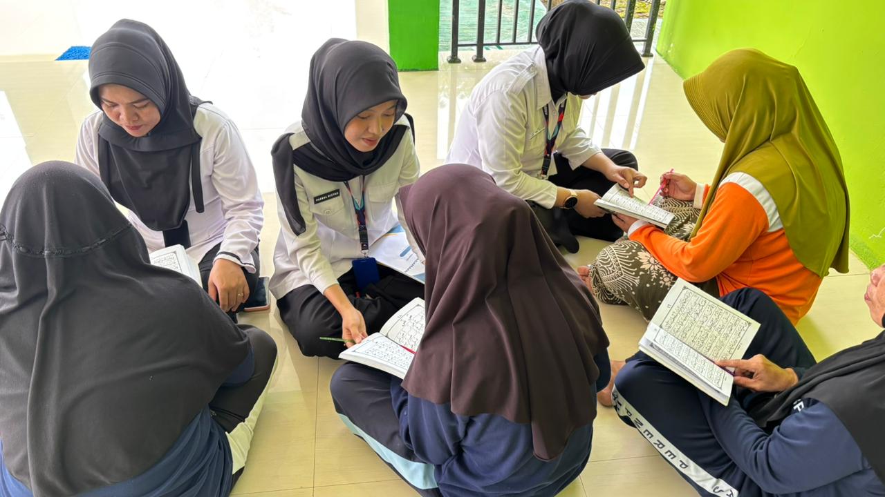 Delapan WBP Lapas Perempuan Mamuju Ikuti Pembinaan Kepribadian Baca Iqra’ di Masjid An-Nisa’