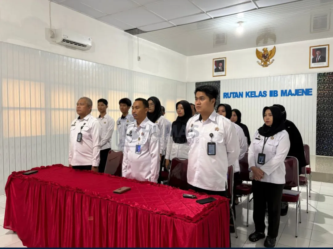 Jajaran pegawai Rutan Majene mengikuti Upacara dan Tasyukuran Hari Bakti Kemenimipas ke-1 Tahun 2025 Secara Virtual