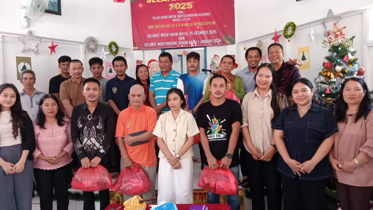Jelang Natal, Warga Binaan Rutan Mamuju Ikuti Kebaktian Bersama dan Terima Bingkisan Kasih