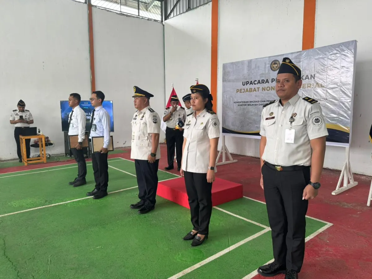 Kakanwil Ditjenpas Sulbar Lantik JFT Pembimbing Kemasyarakatan Ahli Madya dan Serahkan Kenaikan Pangkat Pegawai