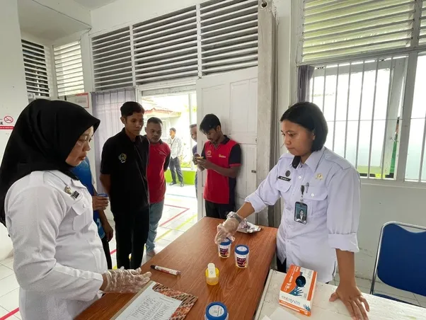 Komitmen Berantas Narkoba, Rutan Mamuju Gelar Tes Urine Bagi Warga Binaan & Petugas