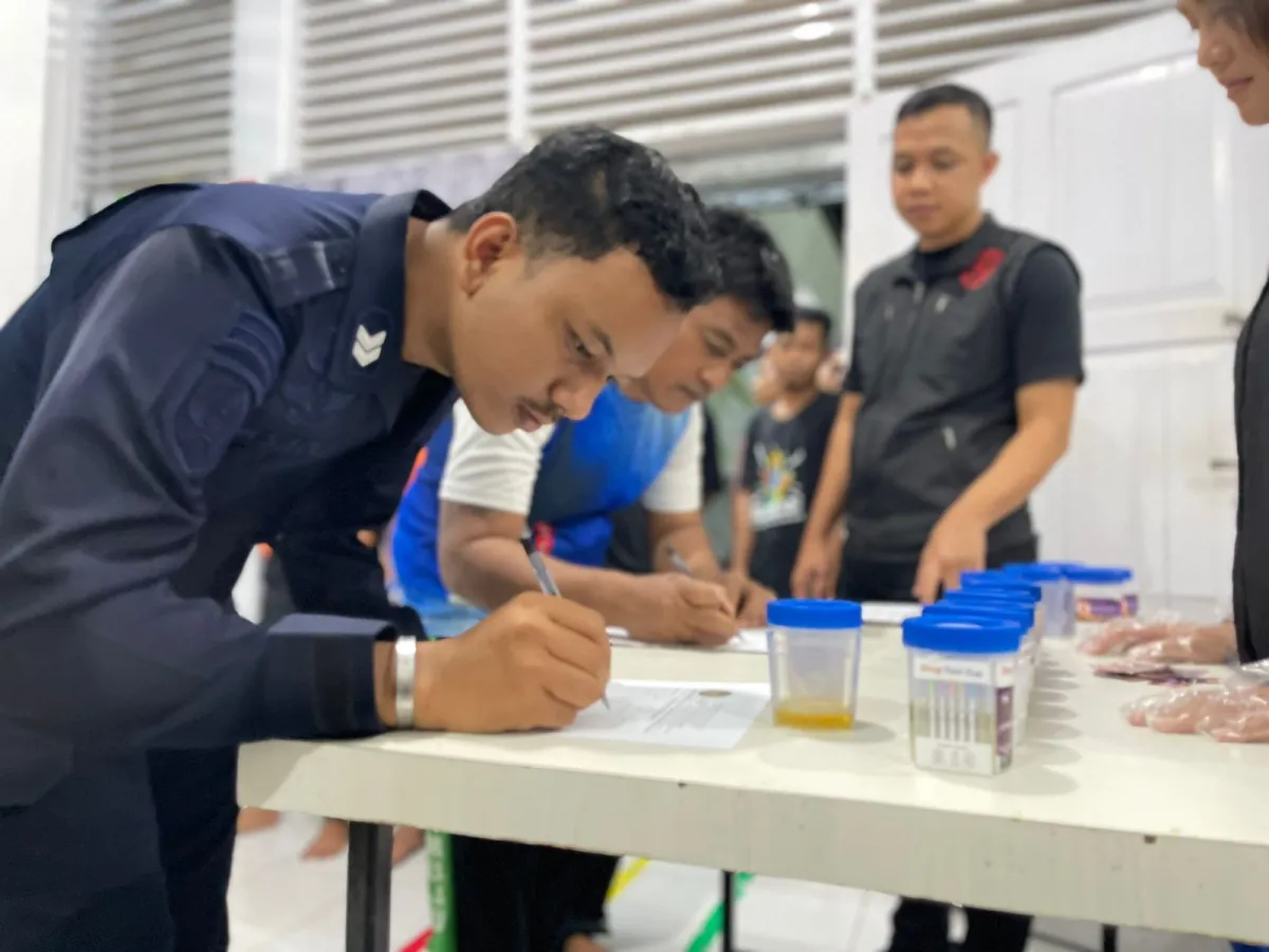 Komitmen Zero Narkoba Pada Momentum HBP Ke-62, Rutan Mamuju Bersama Kanwil Ditjenpas Sulbar Dan BNNP Sulbar Gelar Tes Urine Bagi Warga Binaan Dan Petugas