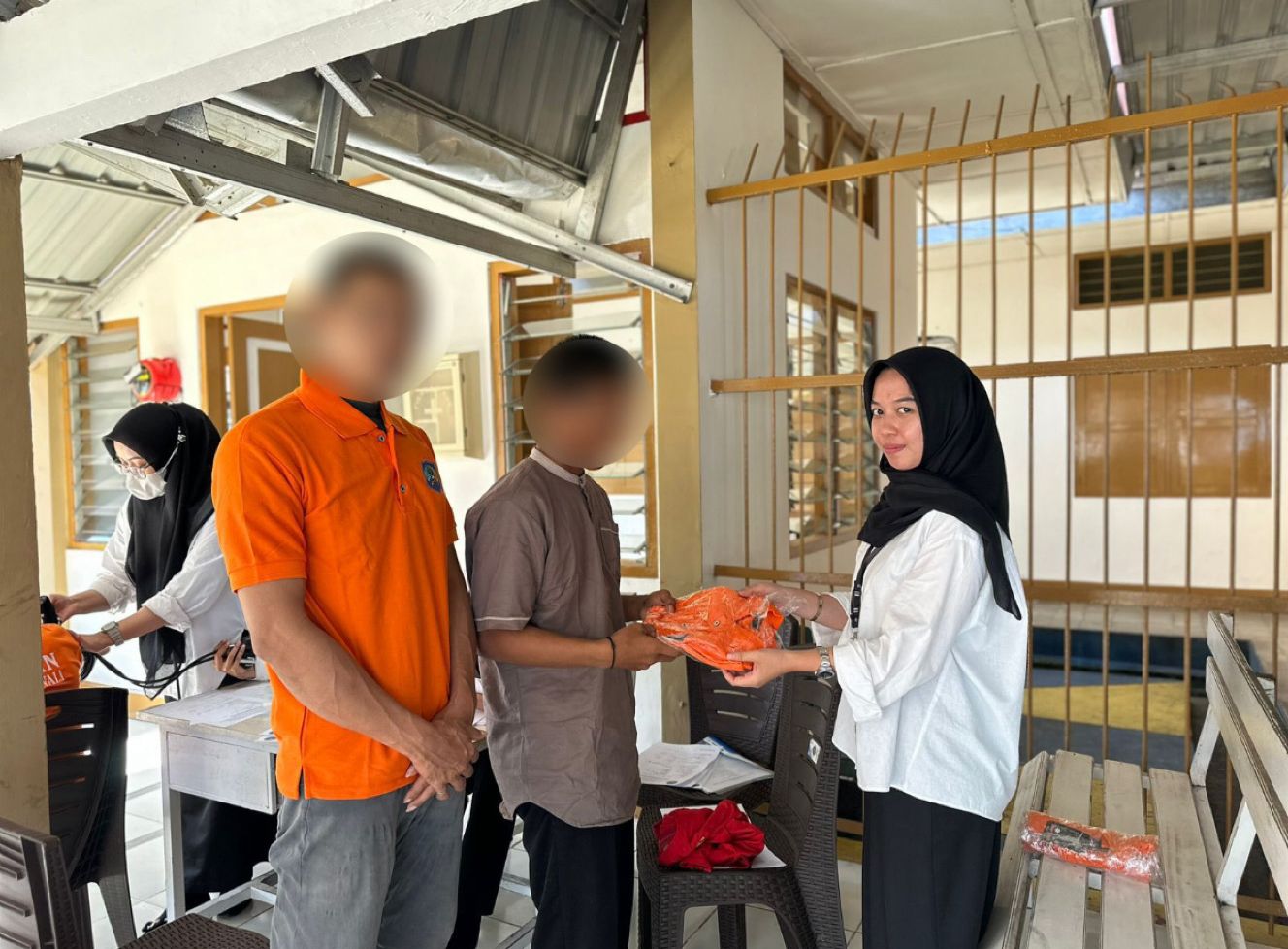 Lapas Kelas IIB Polewali Berikan Baju Seragam kepada Tahanan Baru