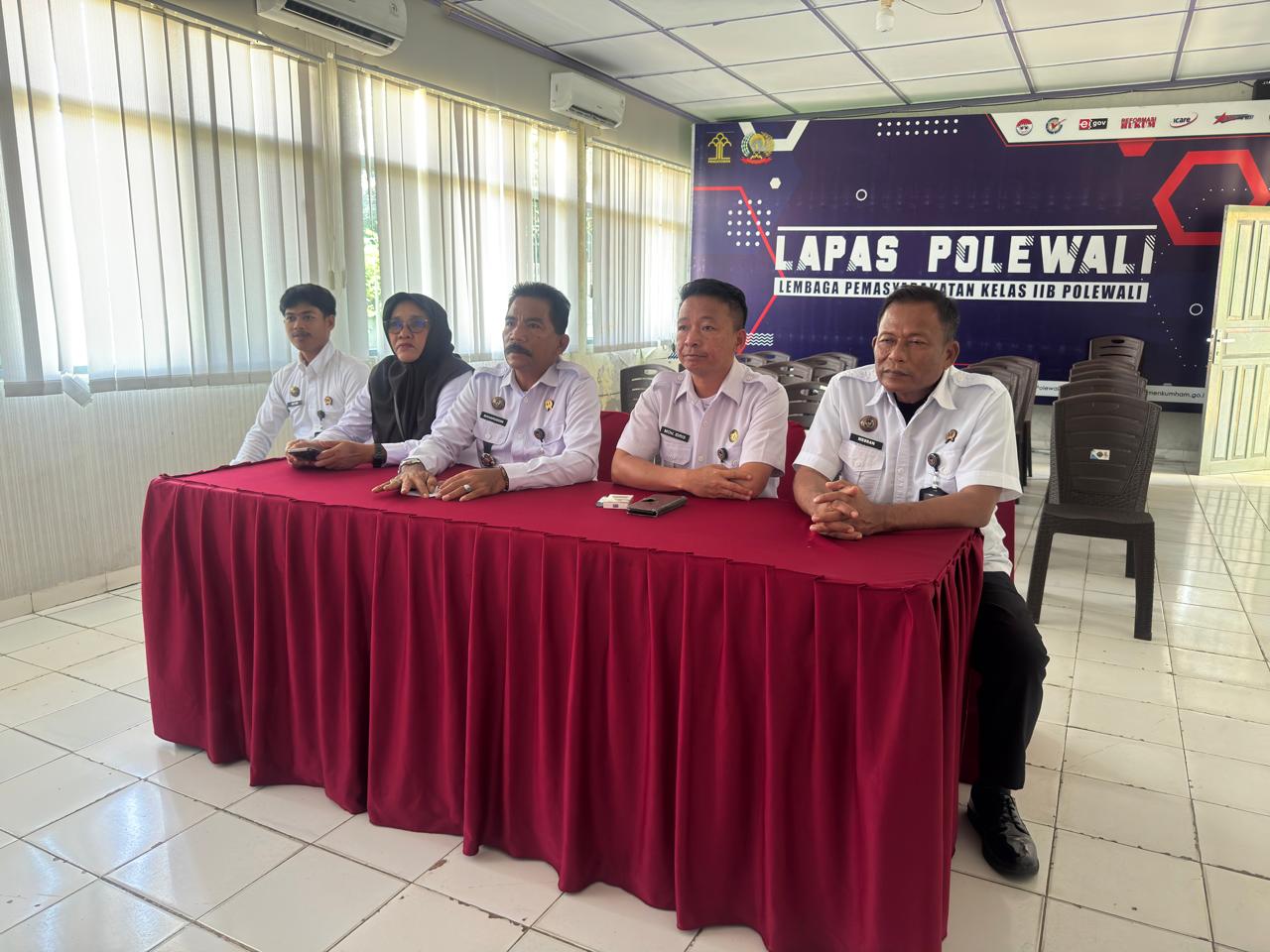 Lapas Polewali mengikuti kegiatan Zoom Pembekalan Ujian Penyesuaian Kenaikan Pangkat (UPKP) dan Ujian Dinas