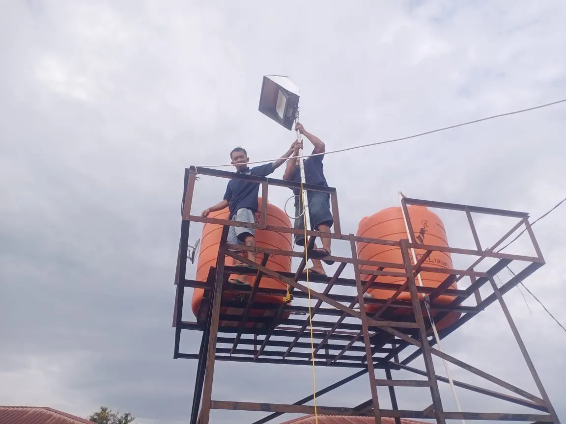 Lapas Polewali Pasang Lampu Sorot di Area Blok Hunian