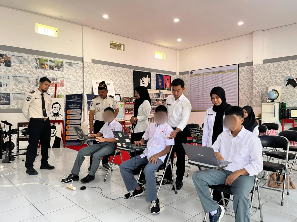 Masa Depan Tetap Dikejar, Warga Binaan LPKA Mamuju Ikuti UAS Secara Online
