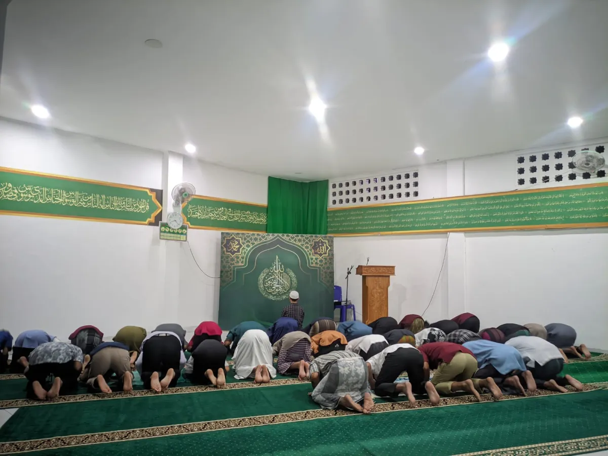Menjemput Ampunan di Bulan Suci, Warga Binaan LPKA Mamuju Rutin Sholat Tarawih Berjamaah