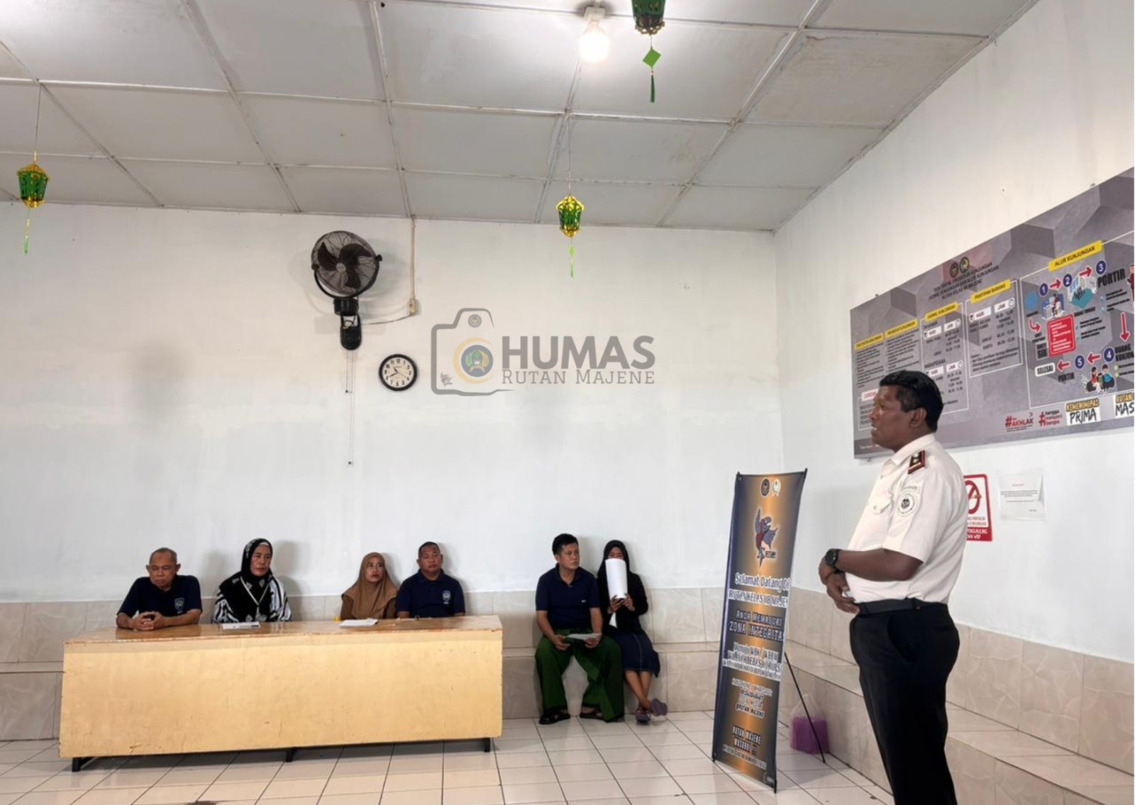 Menuju Wilayah Birokrasi Bersih dan Melayani 2026, Karutan Majene Sosialisasikan Zona Integritas kepada Pengunjung
