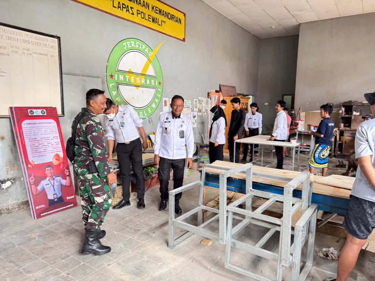 Pengawasan dan Razia Area Bimker, Lapas Polewali Jaga Lingkungan Kerja Aman