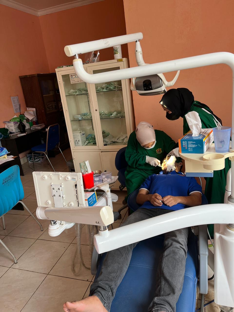 Penuhi Hak Kesehatan Anak Binaan, LPKA Mamuju Dampingi Anak Binaan Jalani Pemeriksaan dan Tindakan Gigi di RSUD Mamuju