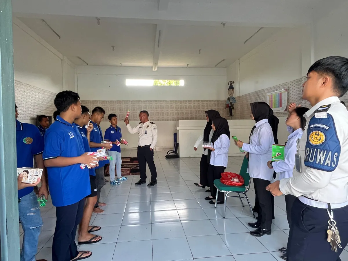 Perhatikan Kebutuhan Dasar, LPKA Mamuju Distribusikan Perlengkapan Mandi kepada Warga Binaan