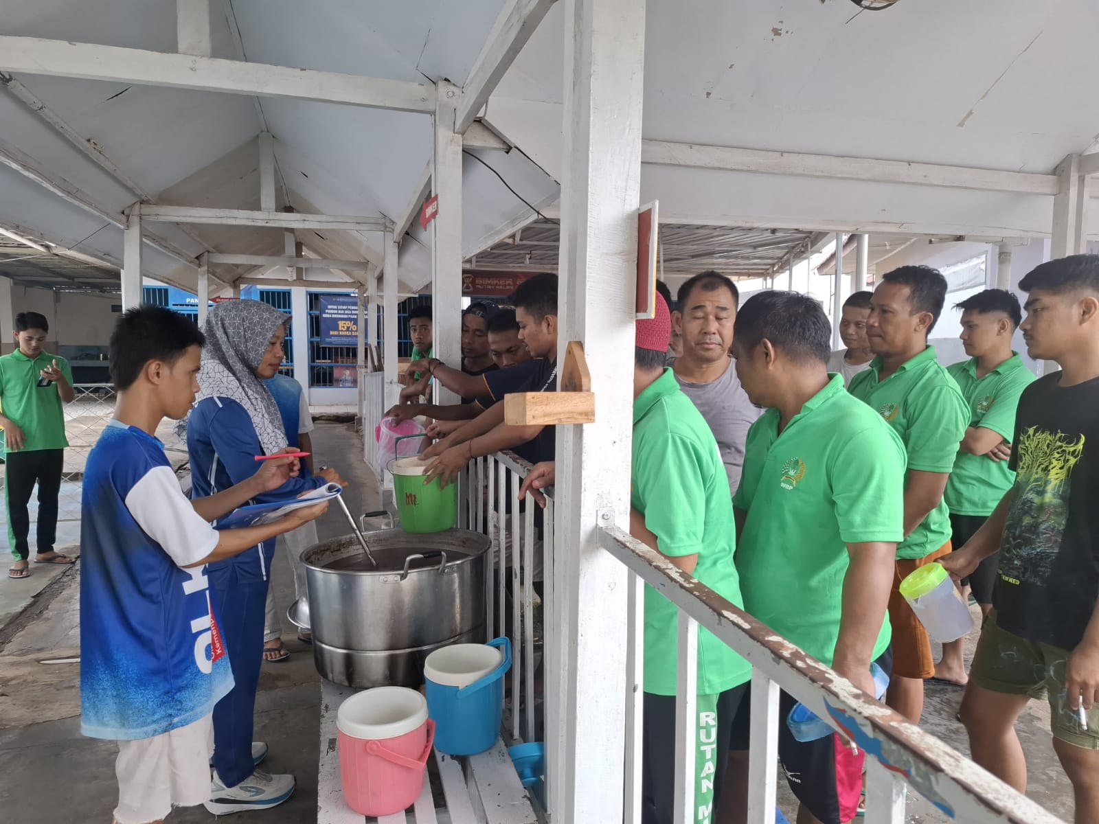 Tingkatkan Daya Tahan Tubuh, Rutan Mamuju Bagikan Extrafooding Kepada Seluruh Warga Binaan