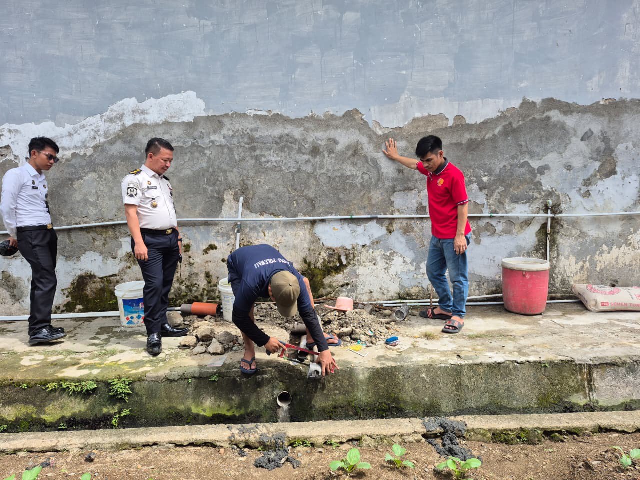 Tingkatkan Kualitas Layanan, Lapas Kelas IIB Polewali Rawat Sarana Prasarana Kantor