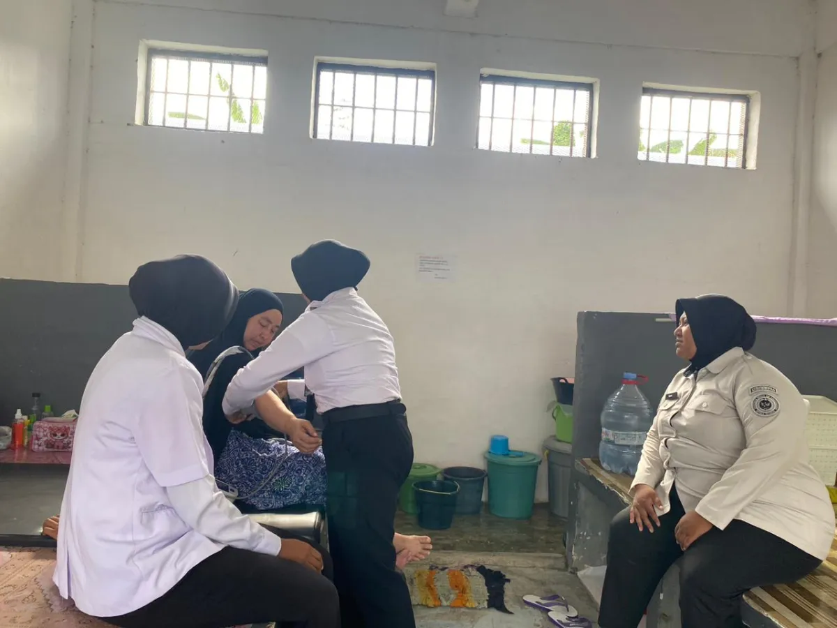 Trolling Kesehatan di Blok Hunian, Lapas Perempuan Mamuju Pastikan Kondisi Kesehatan Warga Binaan Terpantau