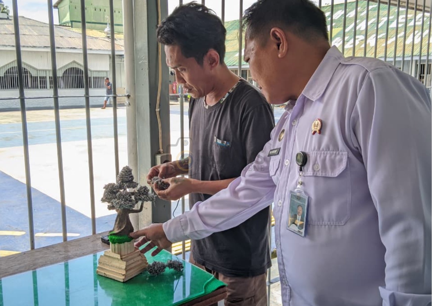 UNJUK KREATIVITAS, WBP RUTAN KELAS IIB MAJENE CIPTAKAN TANAMAN HIAS DARI LIMBAH DOMESTIK