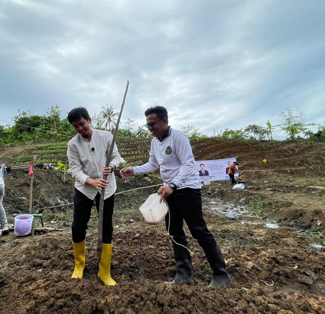 Dukung Ketahanan Pangan, Anggota DPD RI, Andri Prayoga Singkarru Serahkan Bantuan Alsintan Dan Penanaman Tanaman Holtikultura Di Area S.A.E Rutan Mamuju
