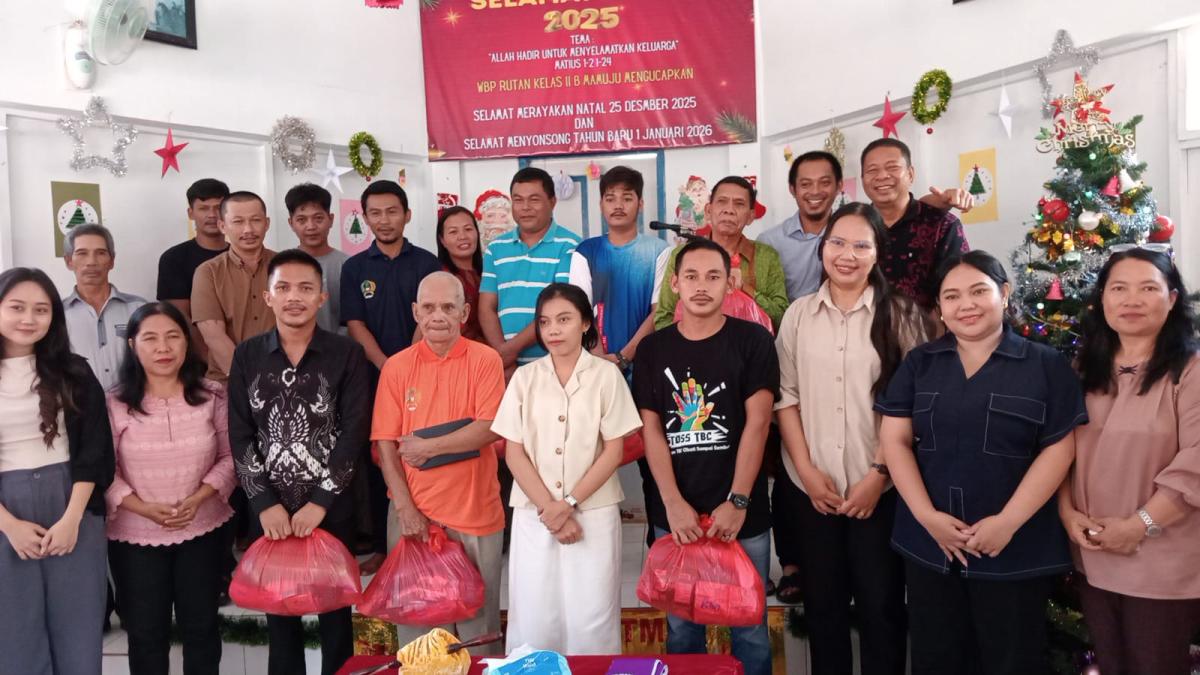 Jelang Natal, Warga Binaan Rutan Mamuju Ikuti Kebaktian Bersama dan Terima Bingkisan Kasih