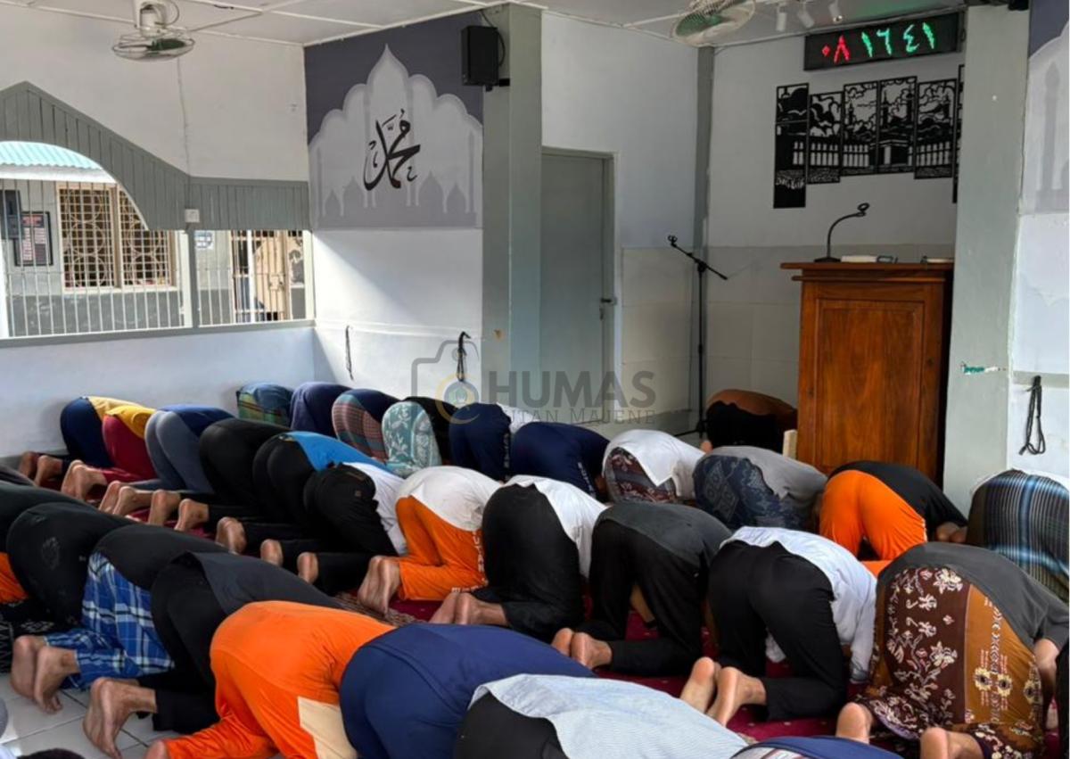 Bentuk Karakter Disiplin dan Spiritual Warga Binaan, Rutan Majene Laksanakan Salat Duha dan Zikir Bersama