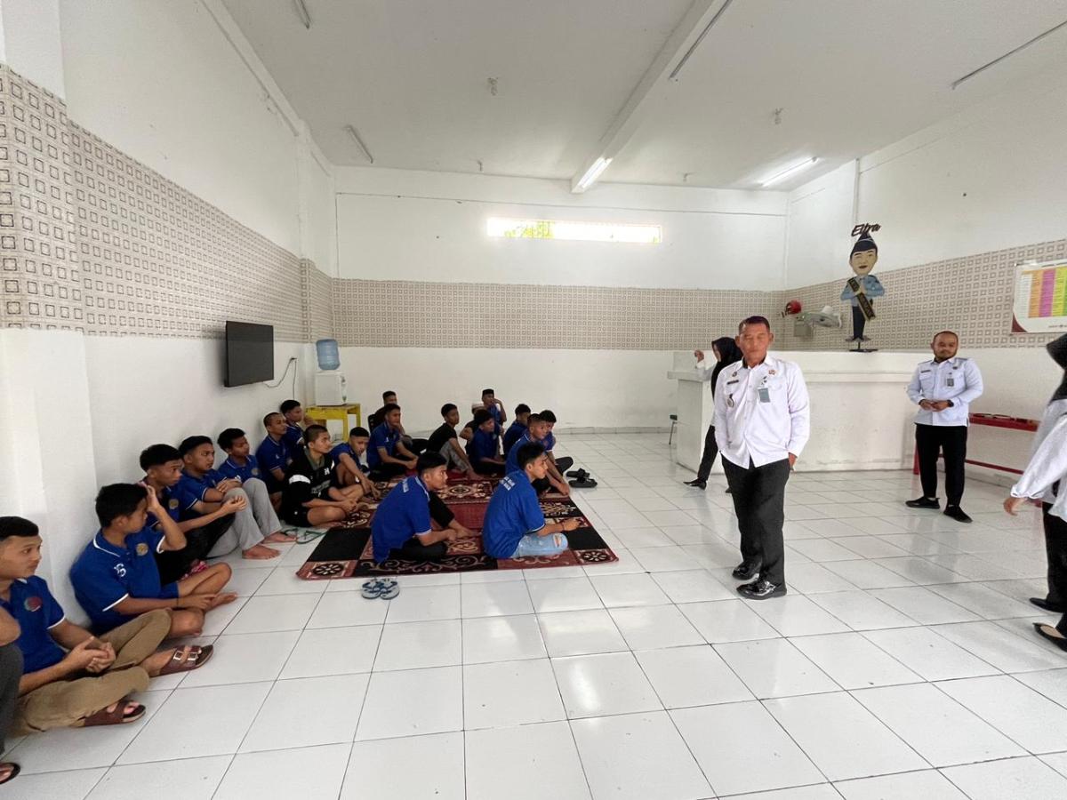 Peduli Kesehatan Reproduksi, Perawat LPKA Mamuju dan Peserta Magang Sosialisasikan Penyakit Menular Seksual bagi Anak Binaan