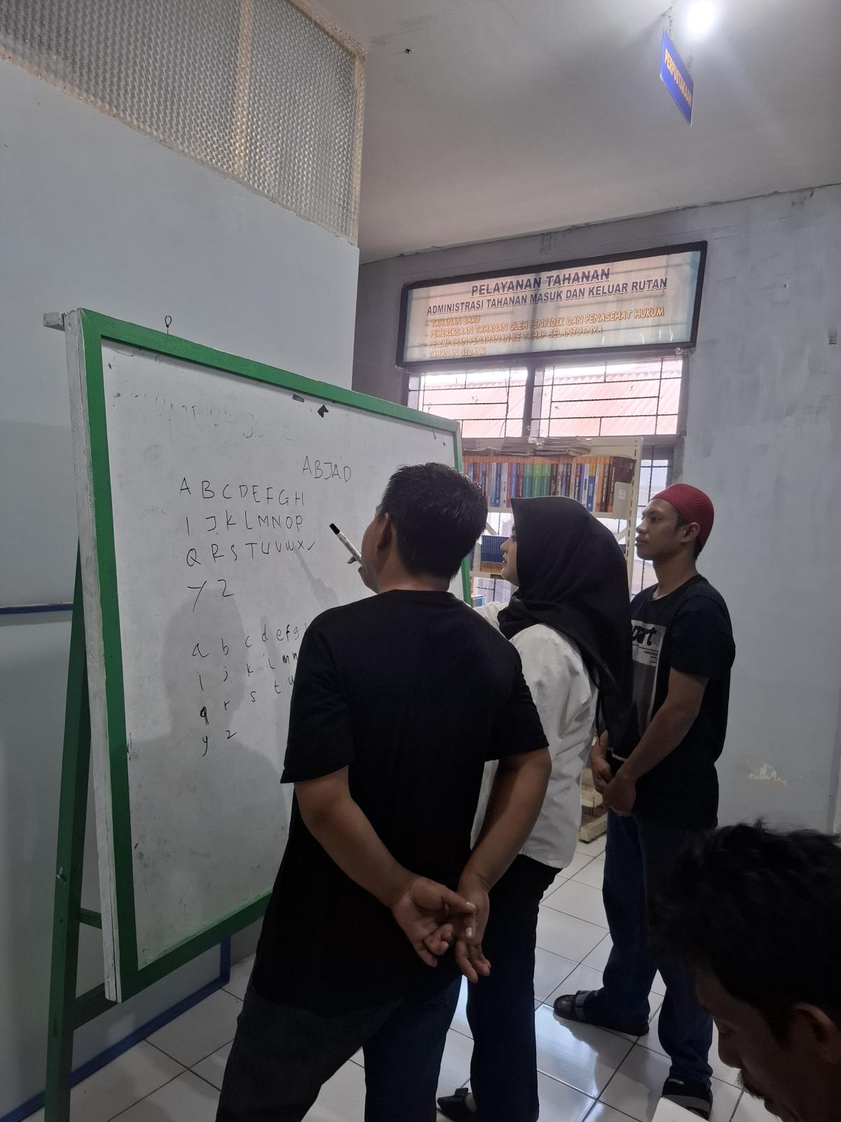 Peserta Magang Intensifkan Kegiatan Membaca Warga Binaan untuk Berantas Buta Aksara