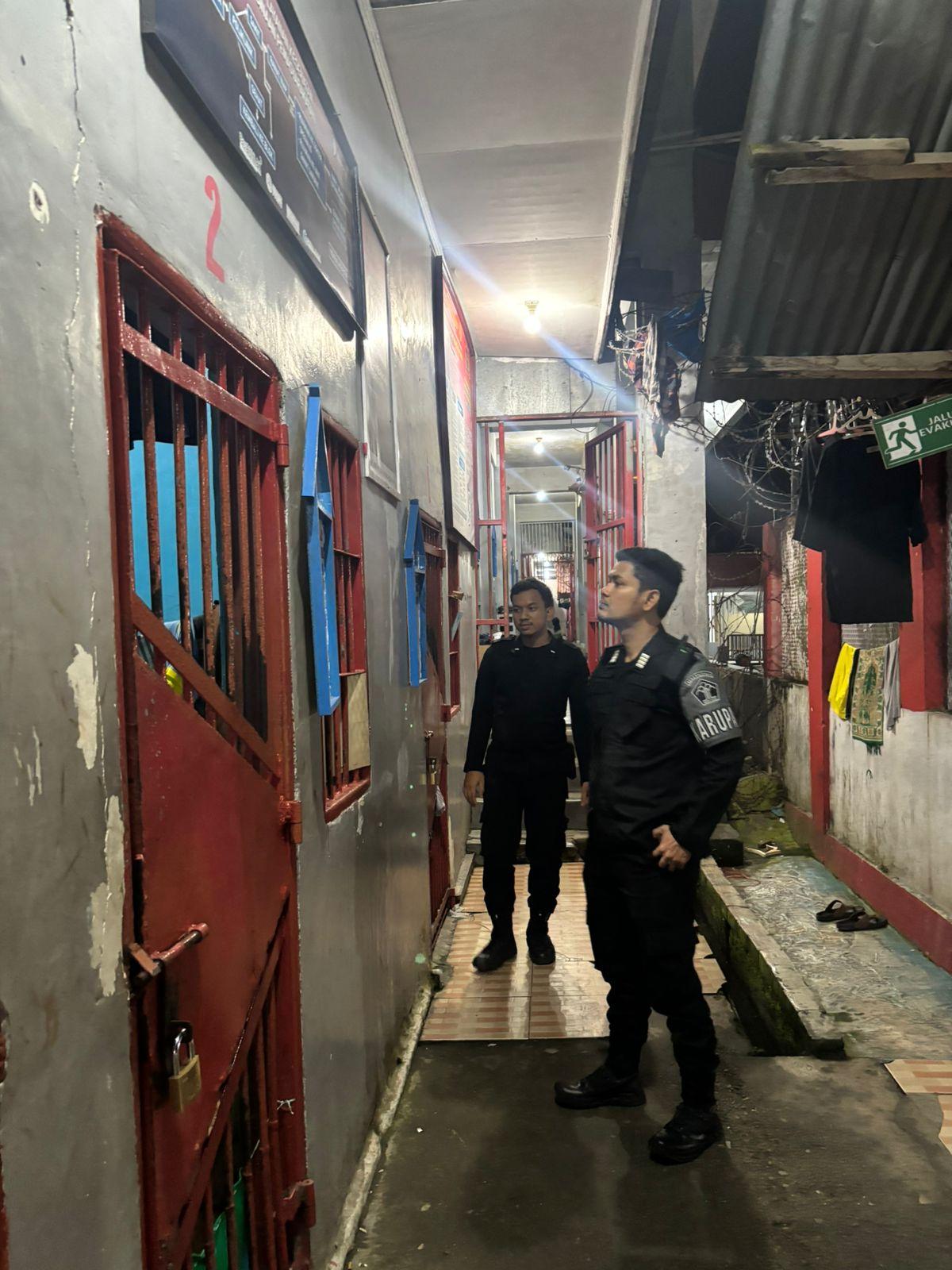 Kontrol Malam Rutin, Rutan Mamuju Lakukan Deteksi Dini Gangguan Kamtib
