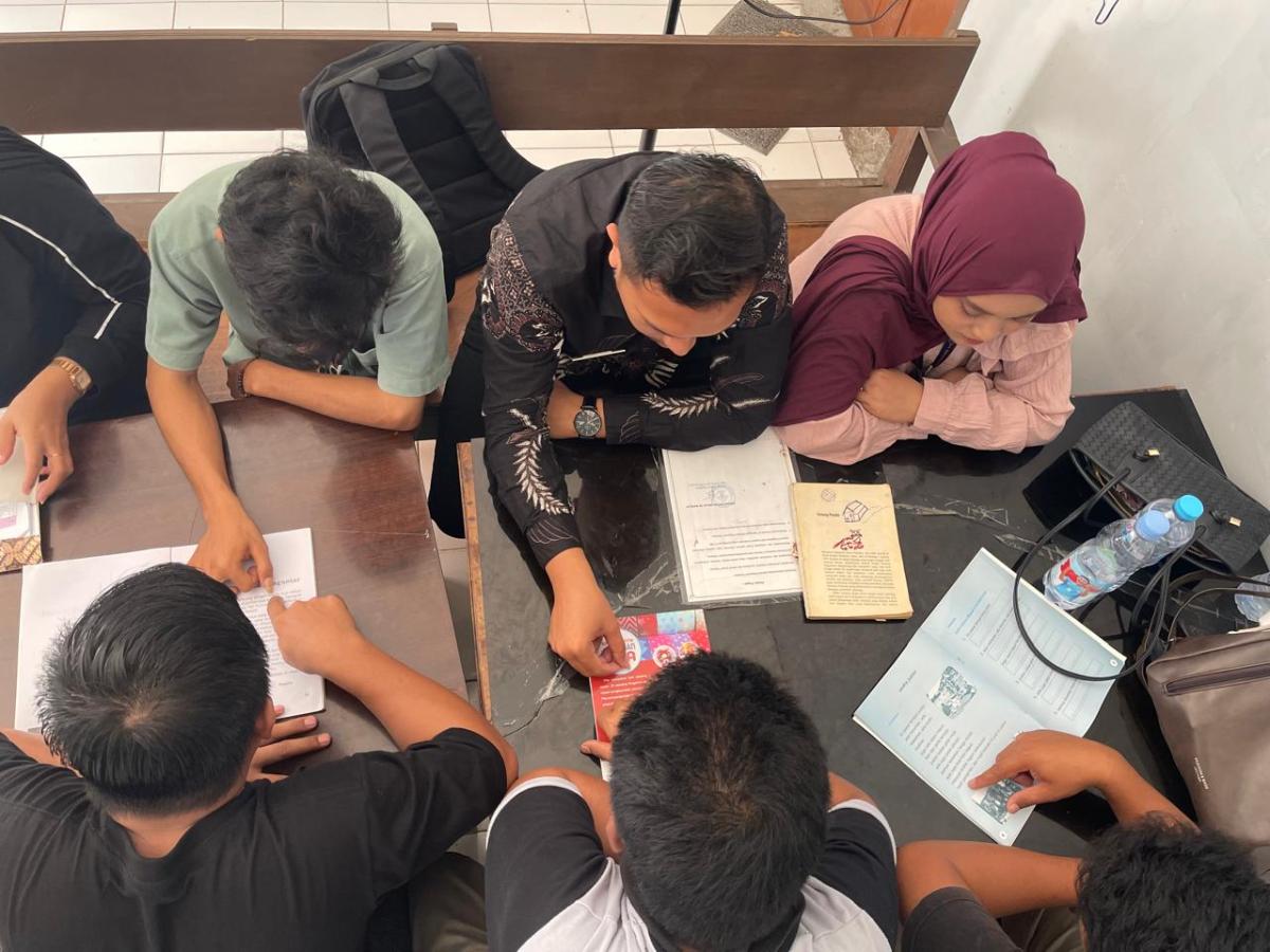 Peserta Magang Rutin Pantau Perkembangan Literasi Warga Binaan di Rutan Kelas IIB Mamuju