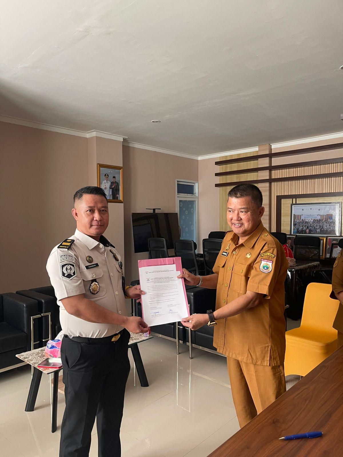 Rutan Mamuju Terima Bantuan Buku Budaya Lokal Dari Dinas Perpustakaan Provinsi Sulawesi Barat