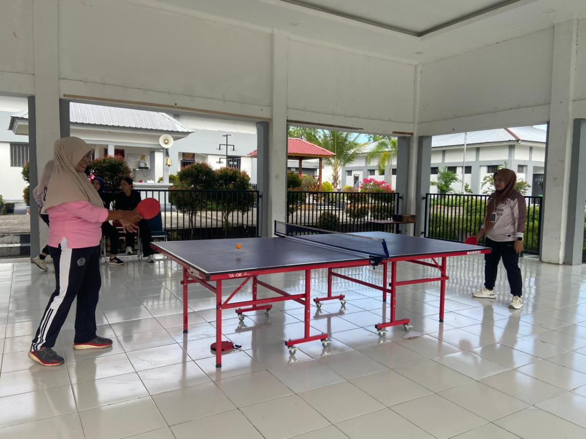 Sabtu Sehat Penuh Energi, Warga Binaan Lapas Perempuan Mamuju Antusias Ikuti Olahraga Bersama