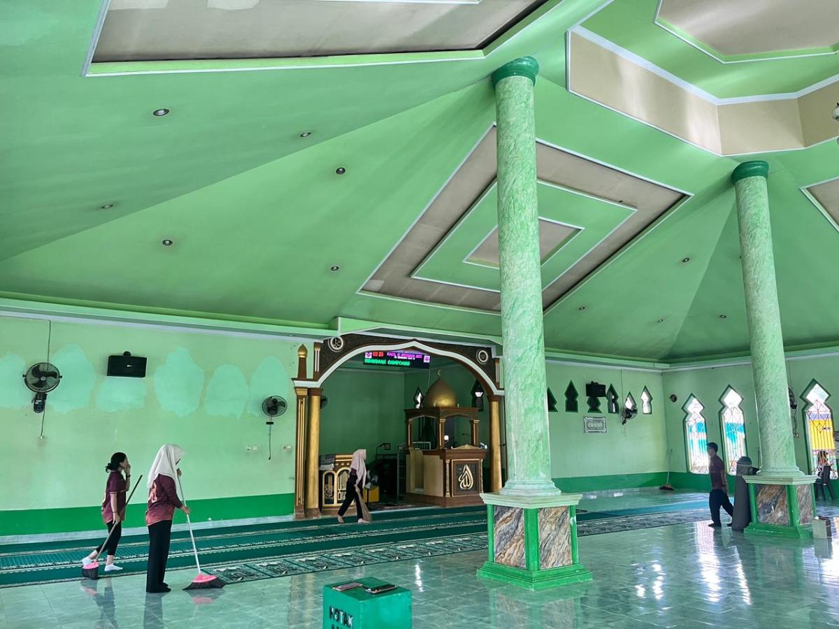 Sambut Ramadhan dengan Aksi Nyata, Jajaran LPKA Mamuju dan Peserta Magang Gelar Kerja Bakti Insan Pemasyarakatan